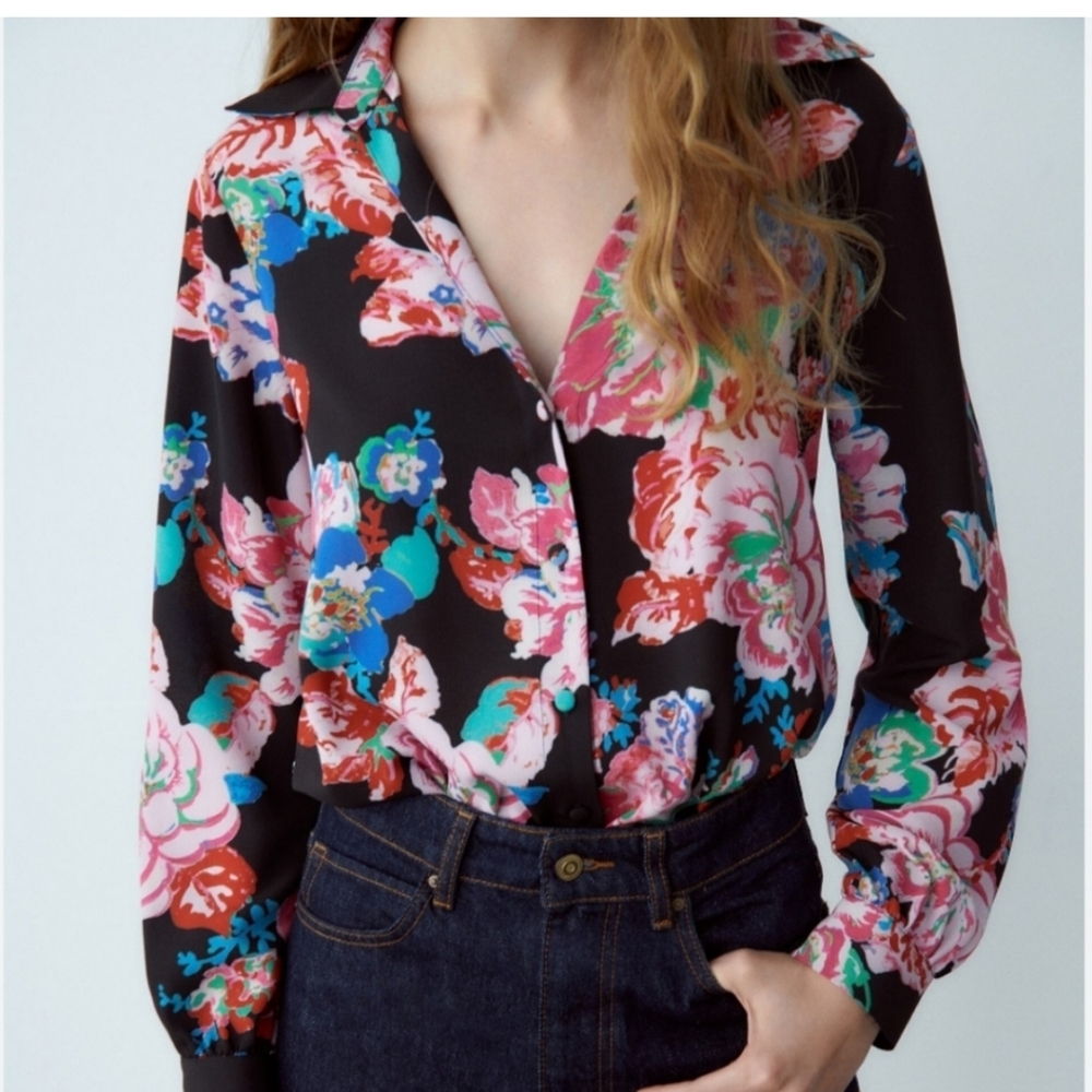 Zara Bold Floral Button-Up Blouse – Vibrant, Chic & Rare Find! - M